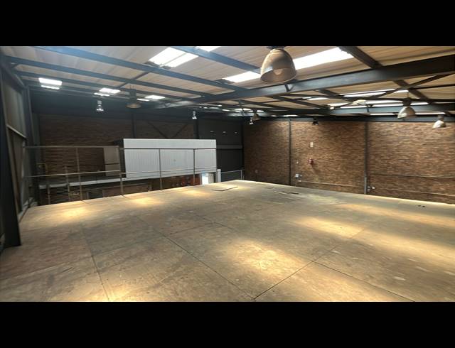 500M² WAREHOUSE TO LET IN SPARTAN